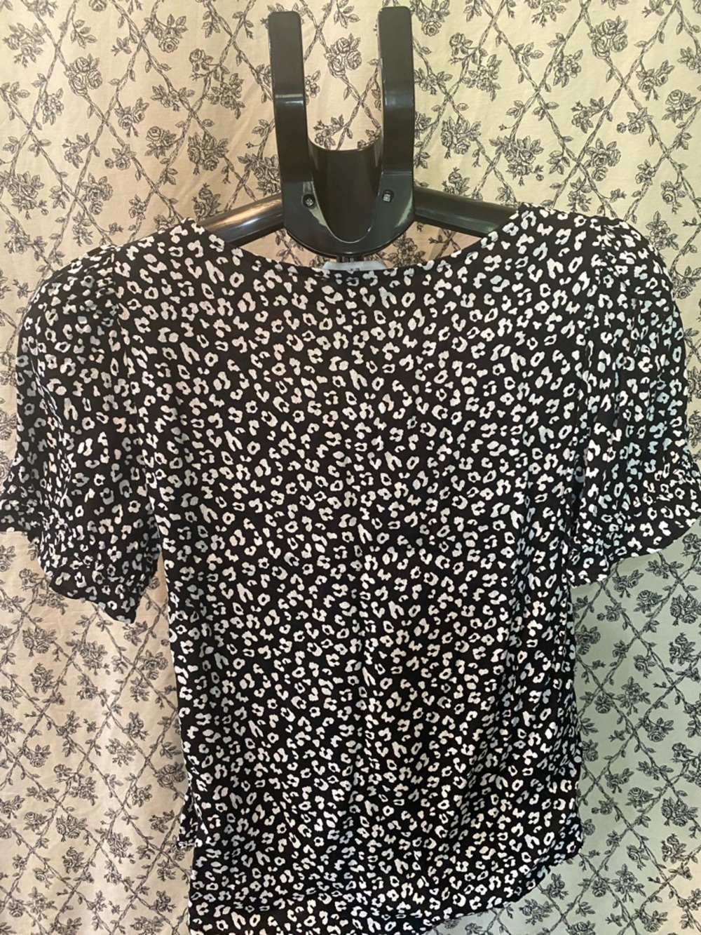 Elodie Black and White Leopard Print Puff Sleeve Blouse - Picture 2 of 3
